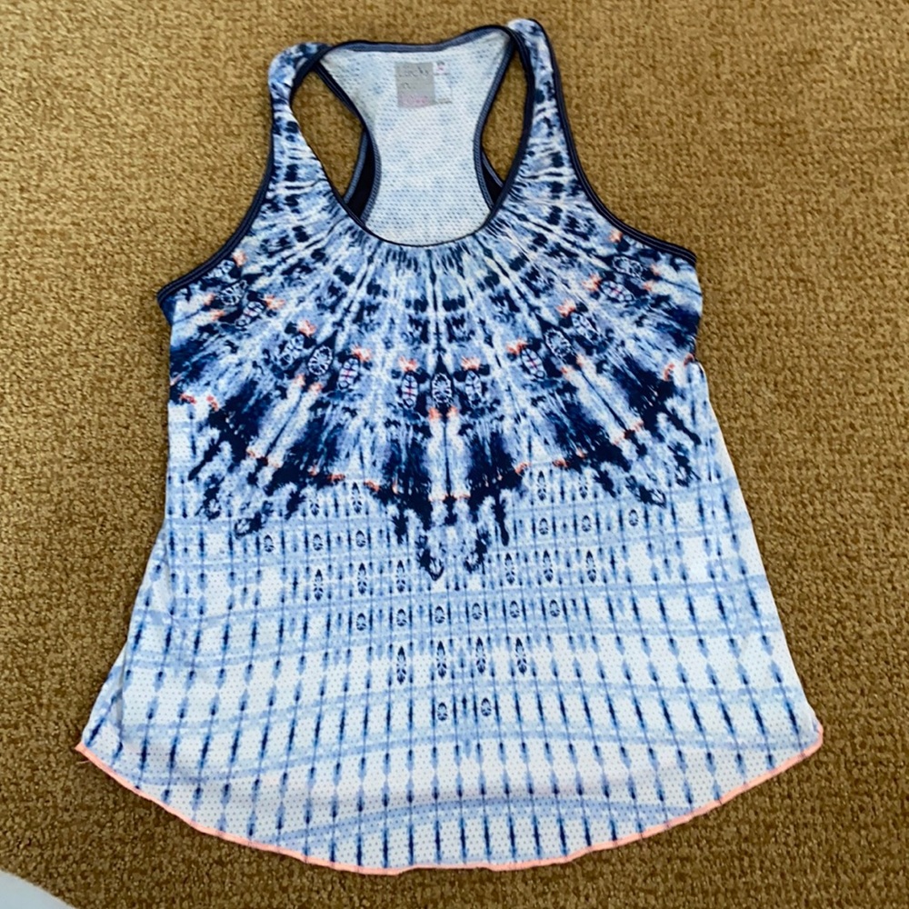 Tennis tank